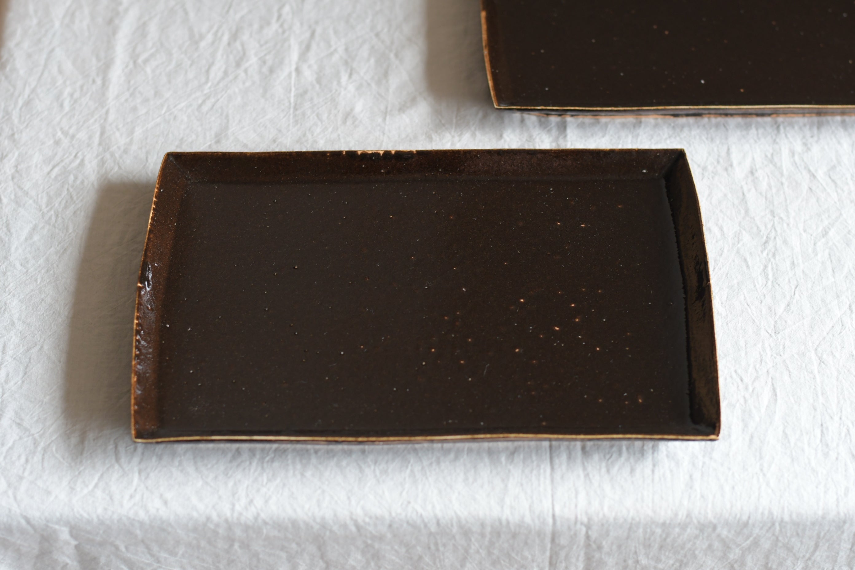 三笘 修｜玄釉長角皿 | UTSUWA-HOTARU online store