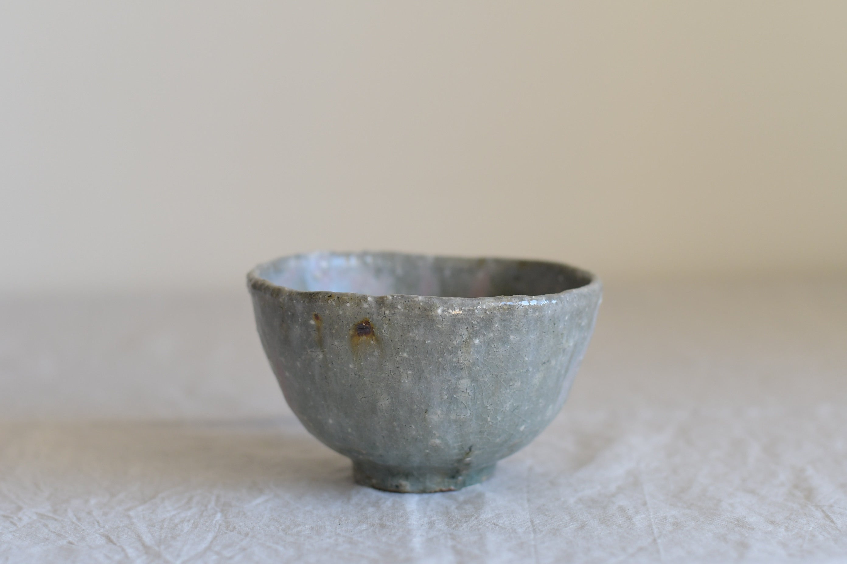 発掘品古い自然灰秞お茶椀 灰釉茶碗 | 鶴田 純久の章 お話