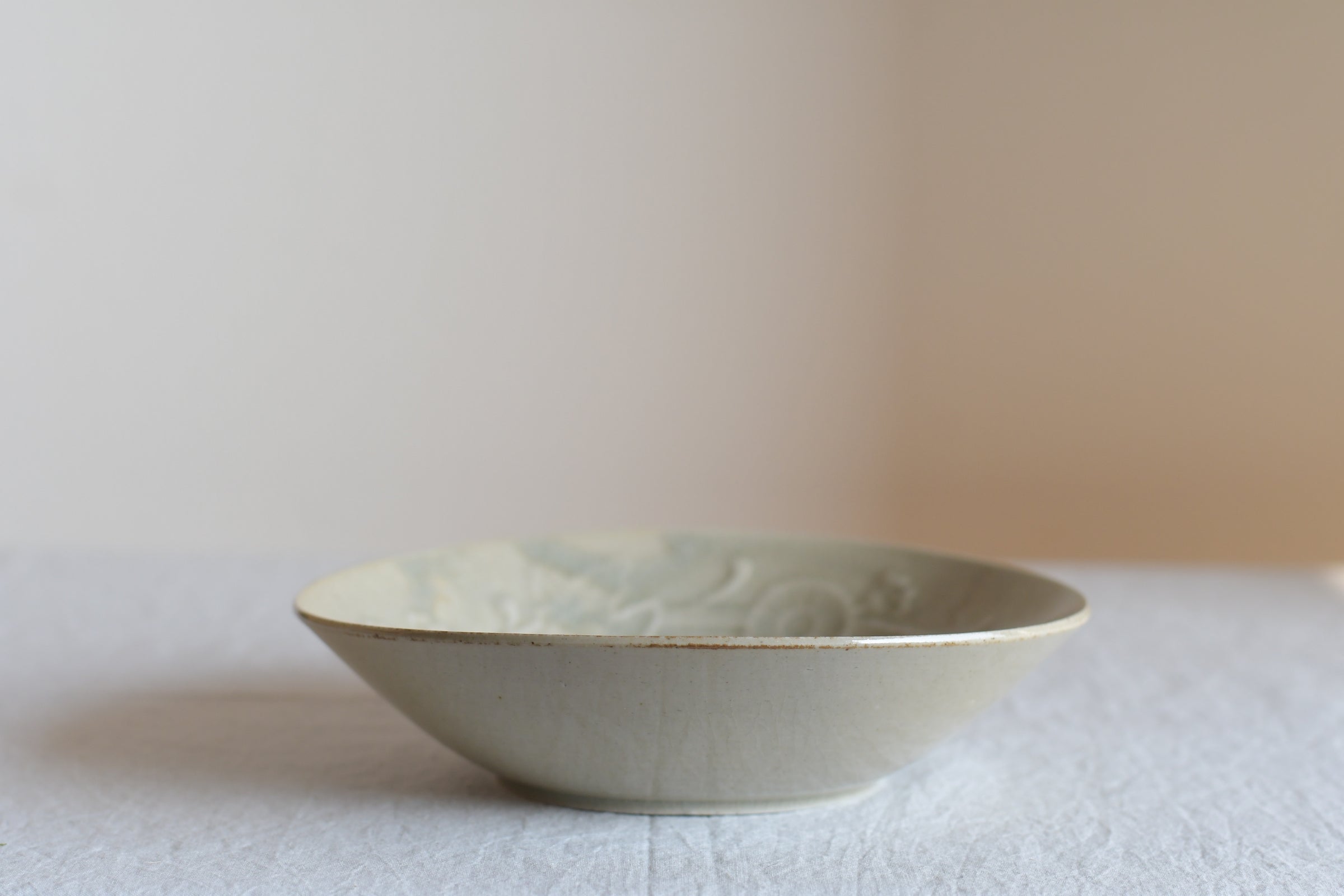 安齋 新・厚子｜青磁刻紋6寸鉢A | UTSUWA-HOTARU online store