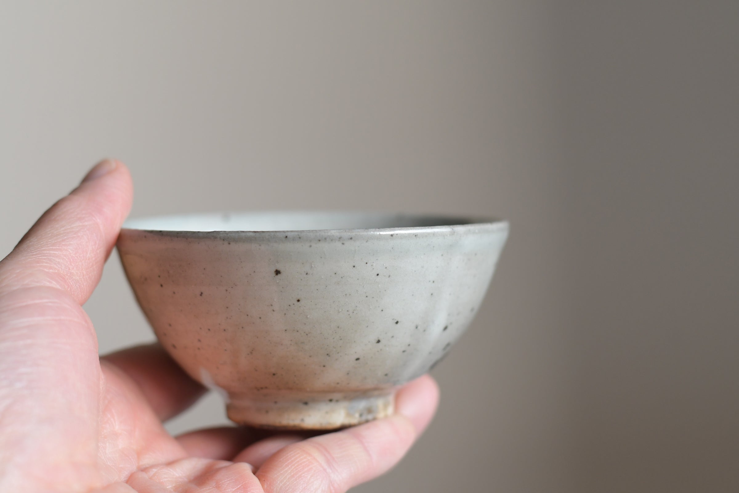 長谷川奈津｜粉引飯碗（小）c | UTSUWA-HOTARU online store