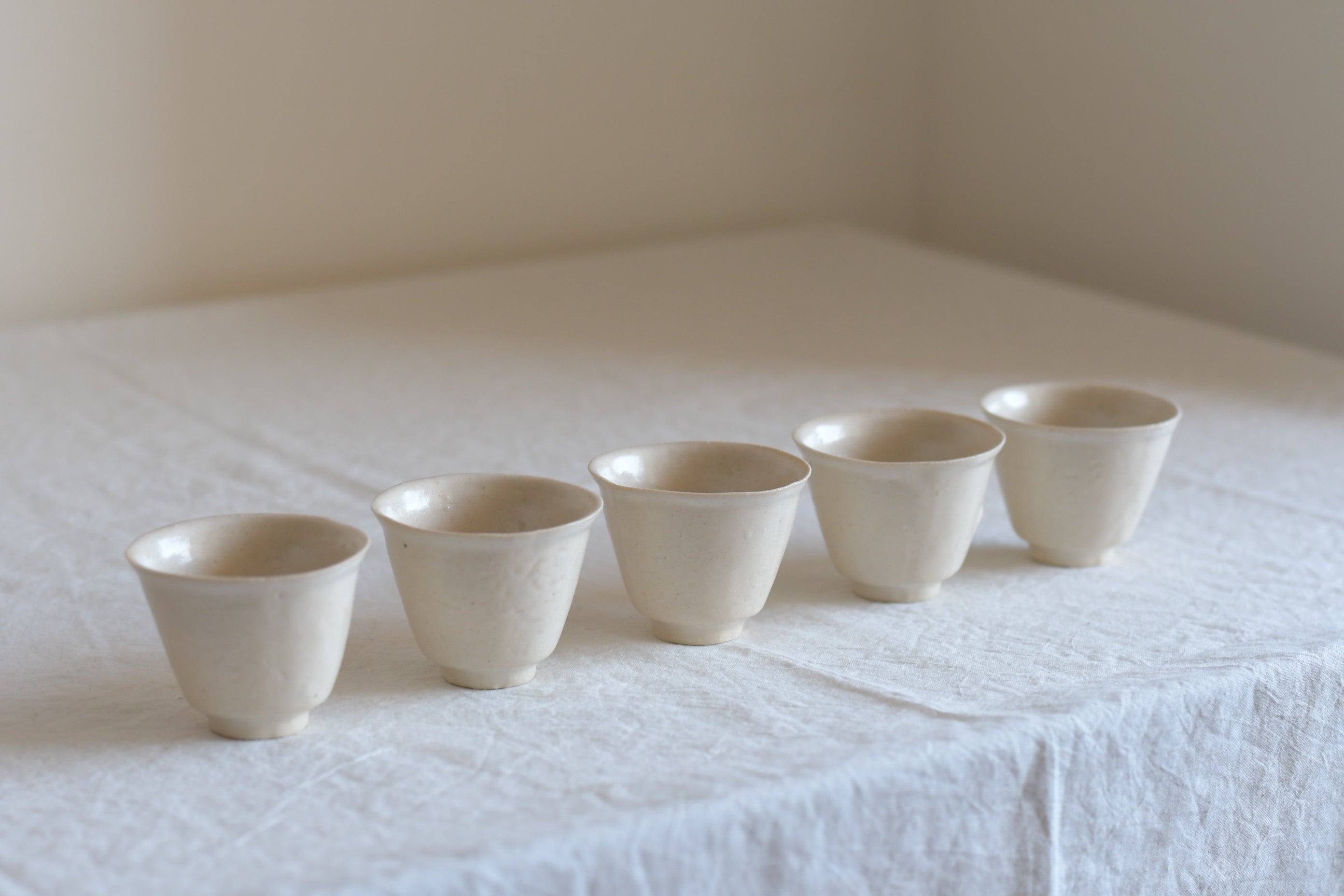 三笘修｜藁白茶杯（五客揃え） | UTSUWA-HOTARU online store