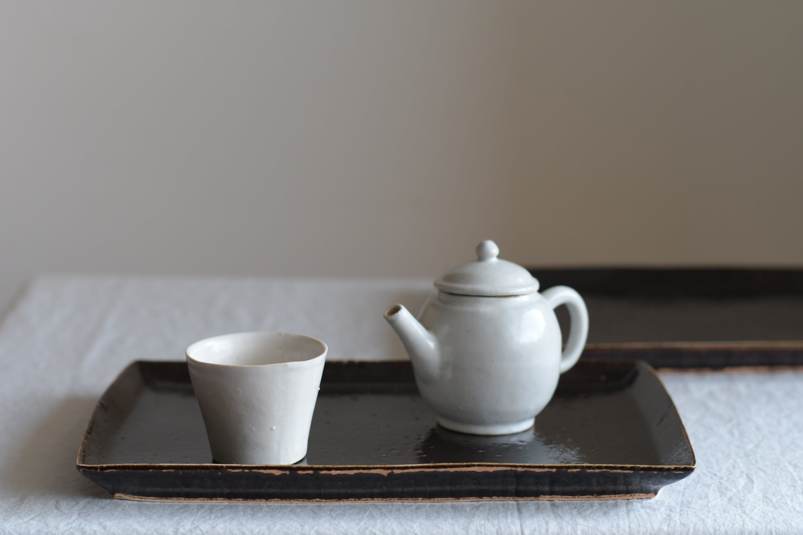三笘 修｜玄釉長角皿 | UTSUWA-HOTARU online store
