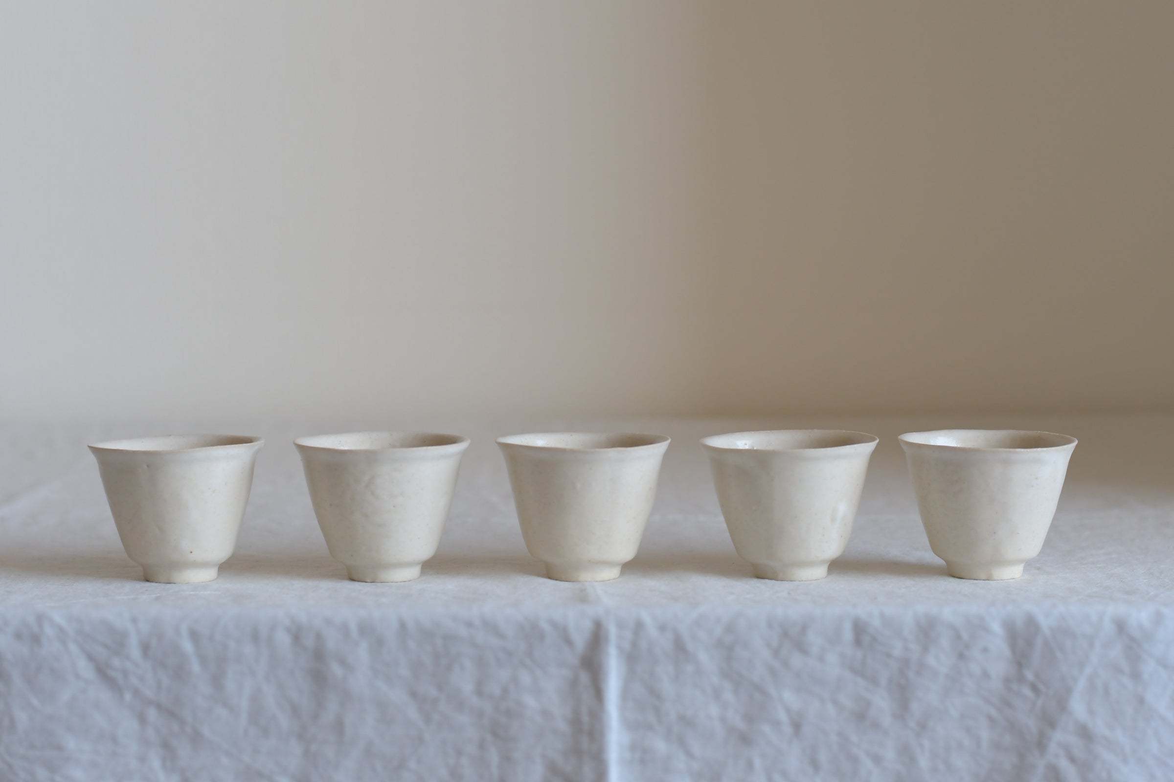 三笘修｜藁白茶杯（五客揃え） | UTSUWA-HOTARU online store