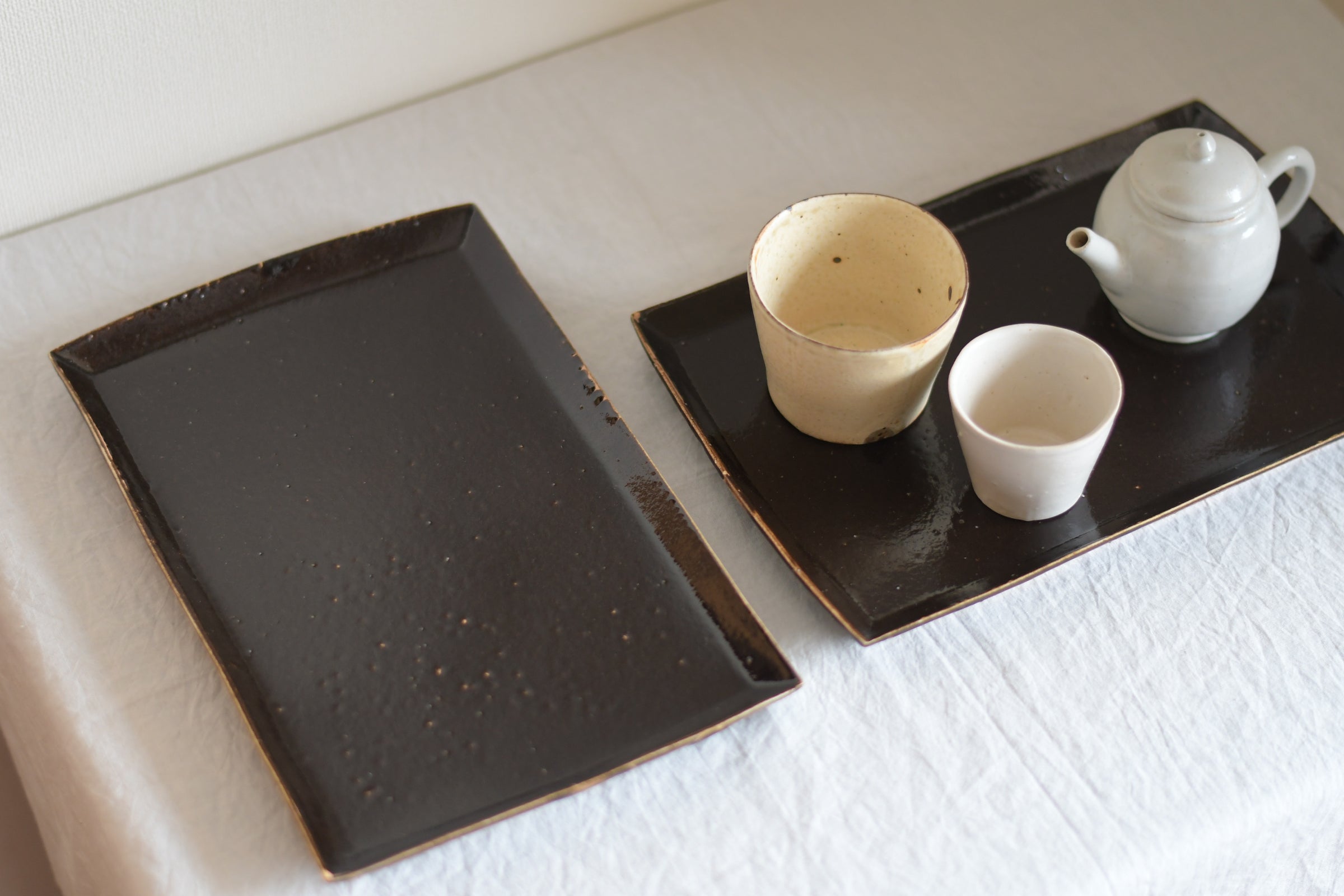 三笘 修｜玄釉長角皿 | UTSUWA-HOTARU online store