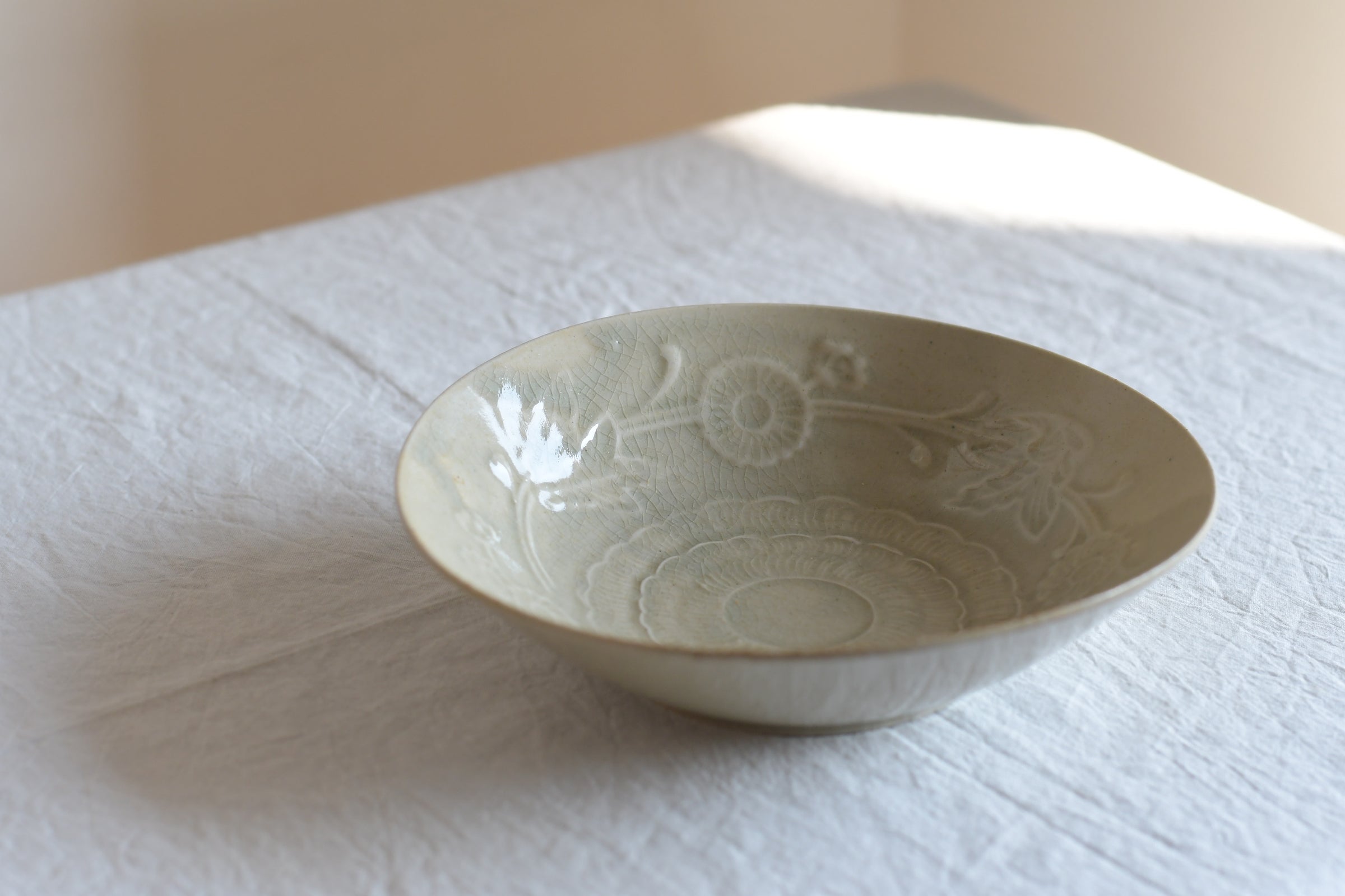 安齋 新・厚子｜青磁刻紋6寸鉢A | UTSUWA-HOTARU online store