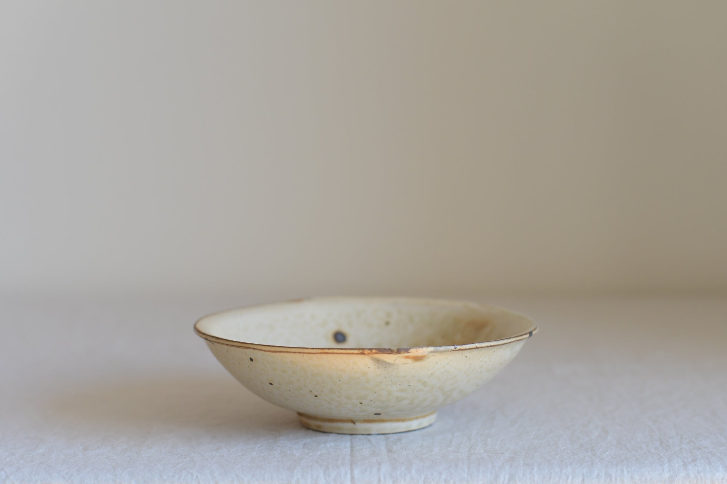 三苫修 三笘 修｜灰粉引深小皿 | UTSUWA-HOTARU online store