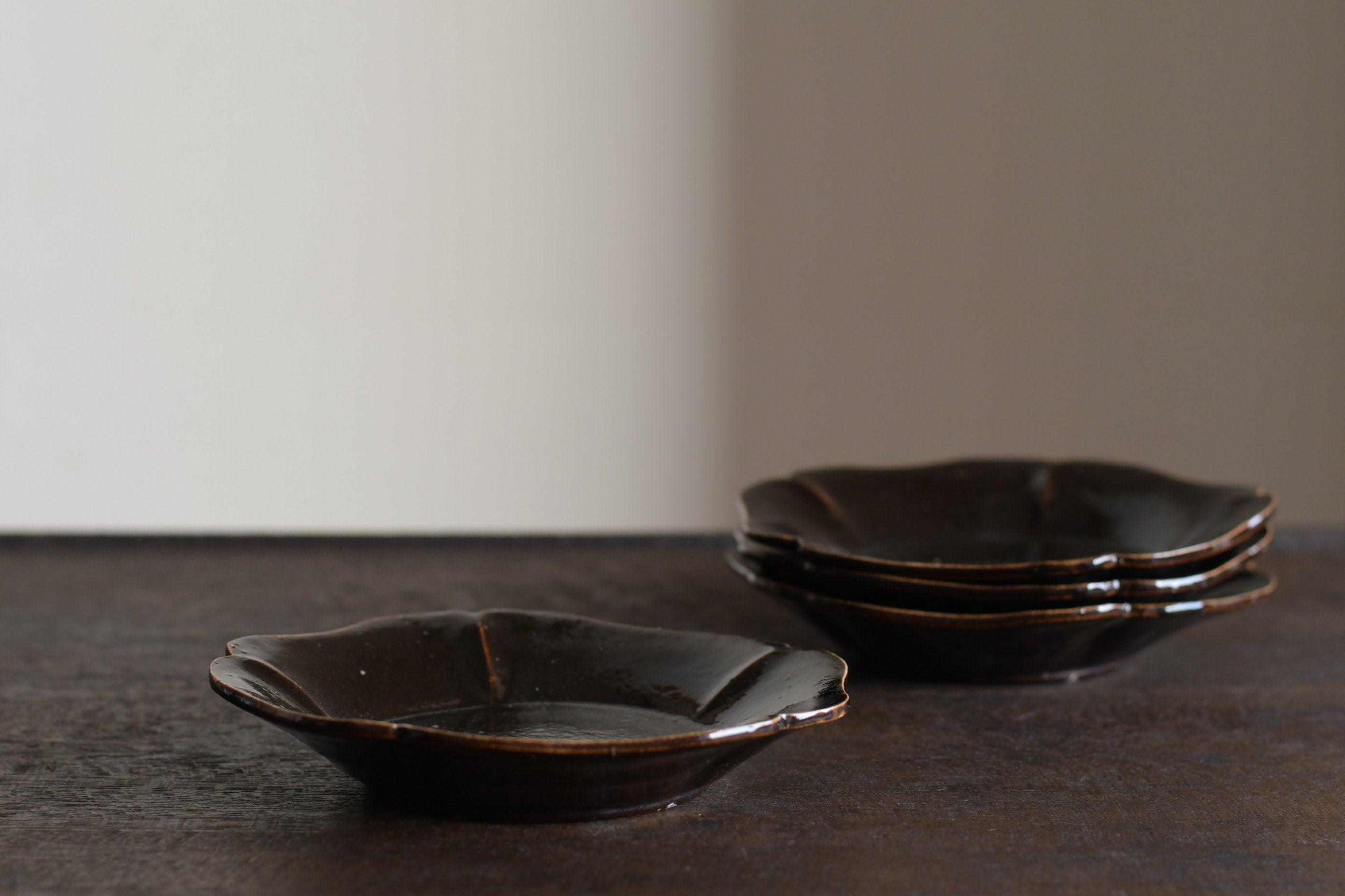 三苫修　藁白輪花深五寸皿 5枚 三苫修 藁白輪花深五寸皿 5枚